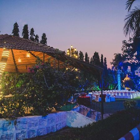 Pushp Vatika Resort & Lawns Nova Bombaim Exterior foto