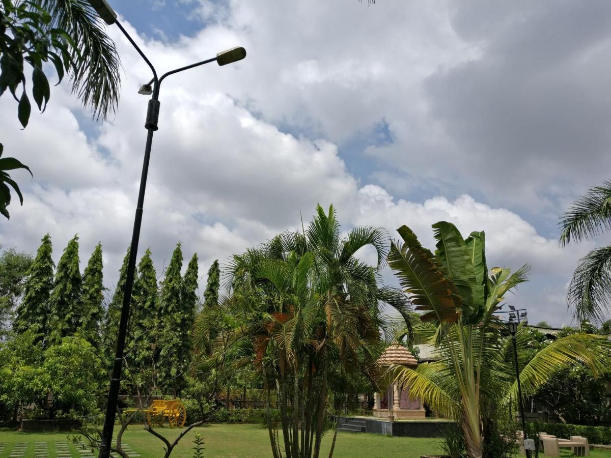 Pushp Vatika Resort & Lawns Nova Bombaim Exterior foto