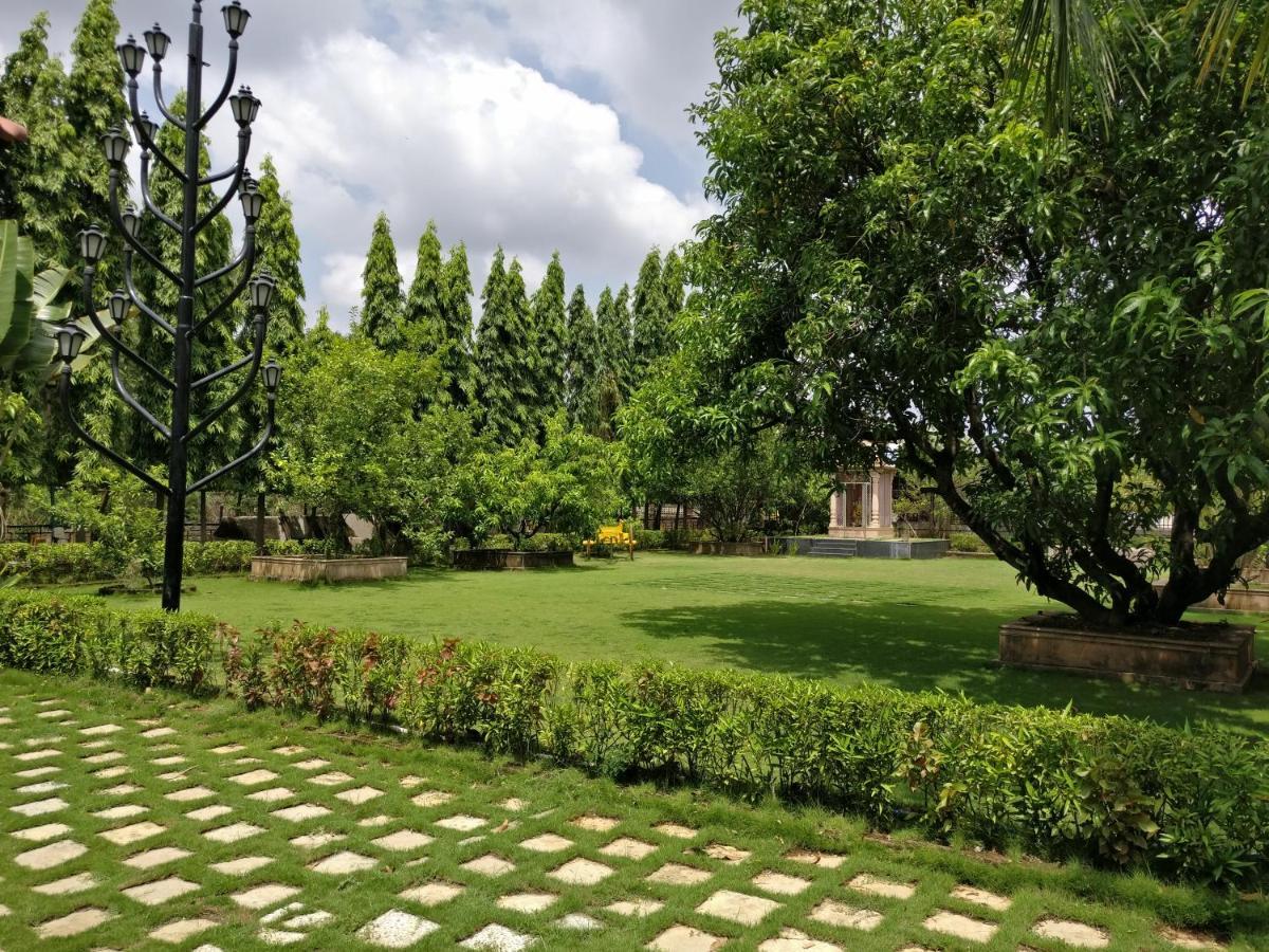 Pushp Vatika Resort & Lawns Nova Bombaim Exterior foto