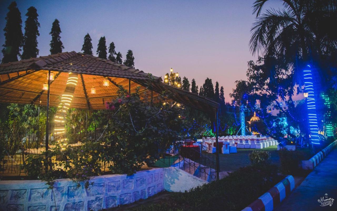 Pushp Vatika Resort & Lawns Nova Bombaim Exterior foto