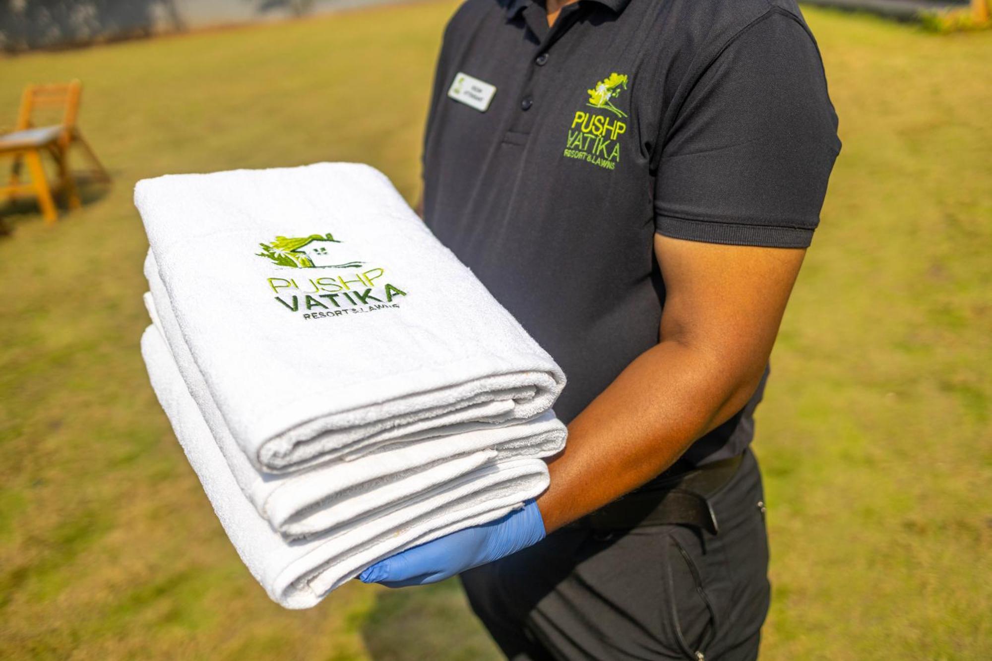 Pushp Vatika Resort & Lawns Nova Bombaim Exterior foto