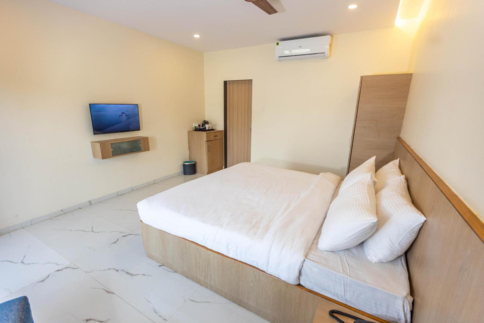Pushp Vatika Resort & Lawns Nova Bombaim Exterior foto