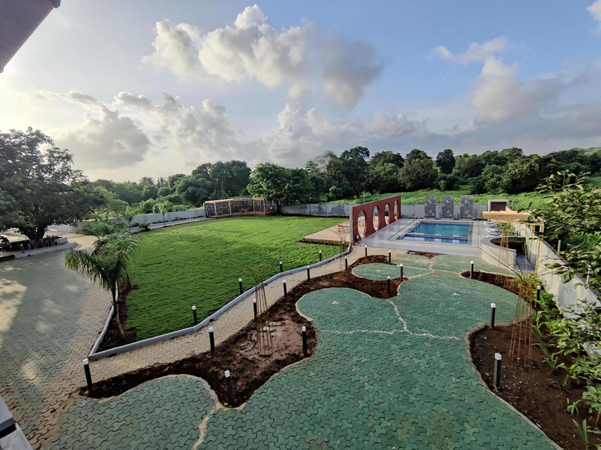 Pushp Vatika Resort & Lawns Nova Bombaim Exterior foto