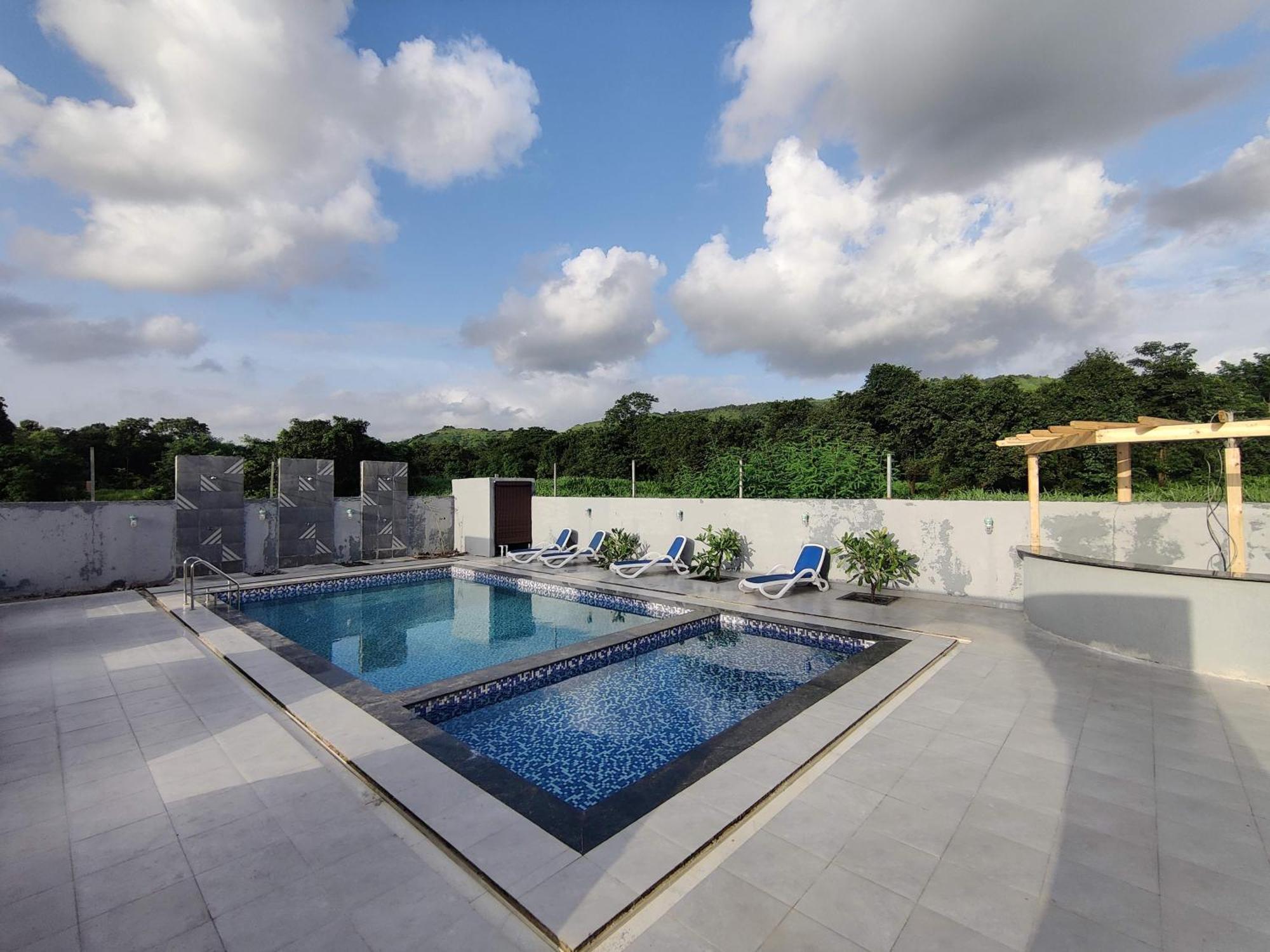 Pushp Vatika Resort & Lawns Nova Bombaim Exterior foto