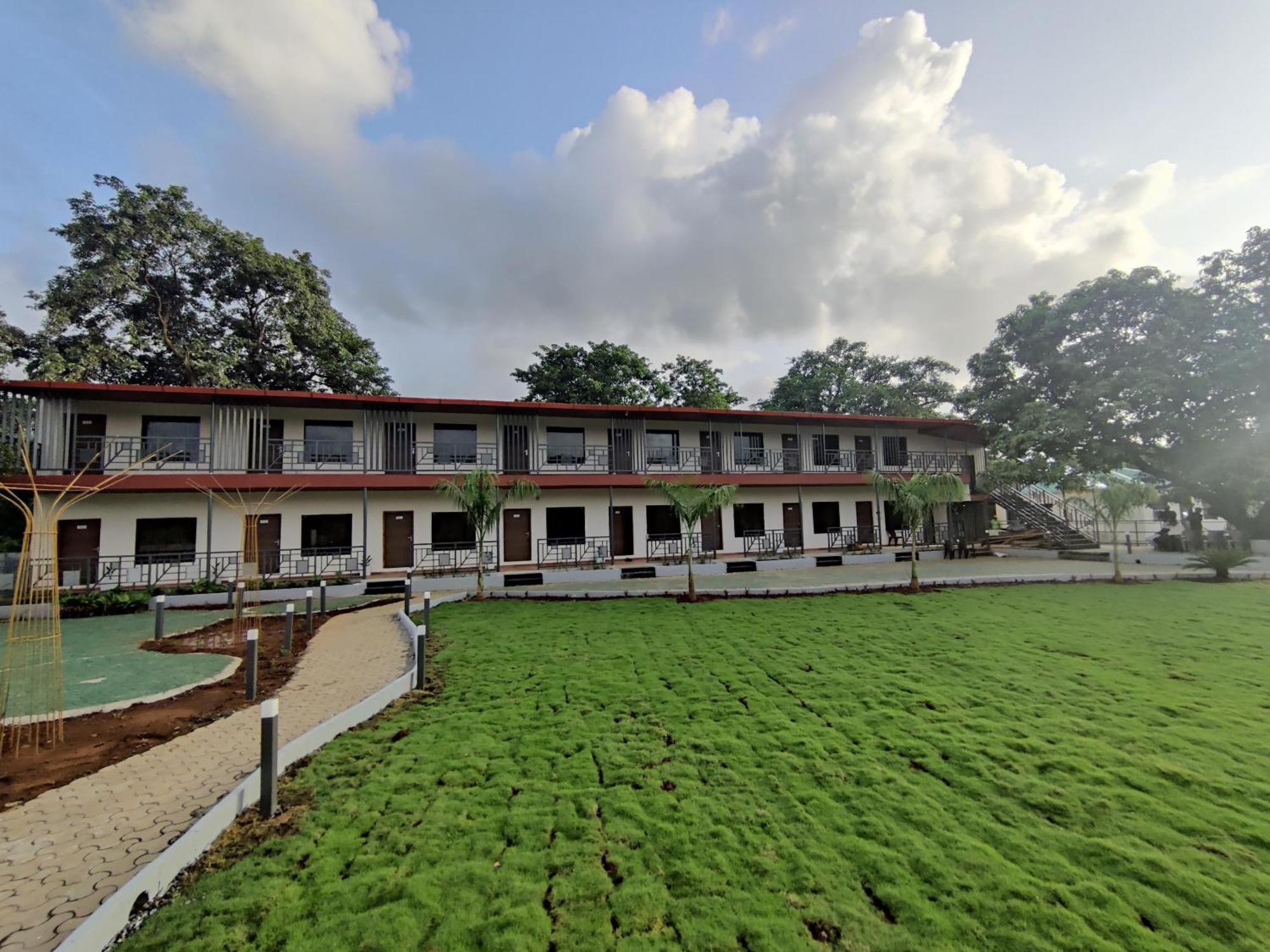 Pushp Vatika Resort & Lawns Nova Bombaim Exterior foto