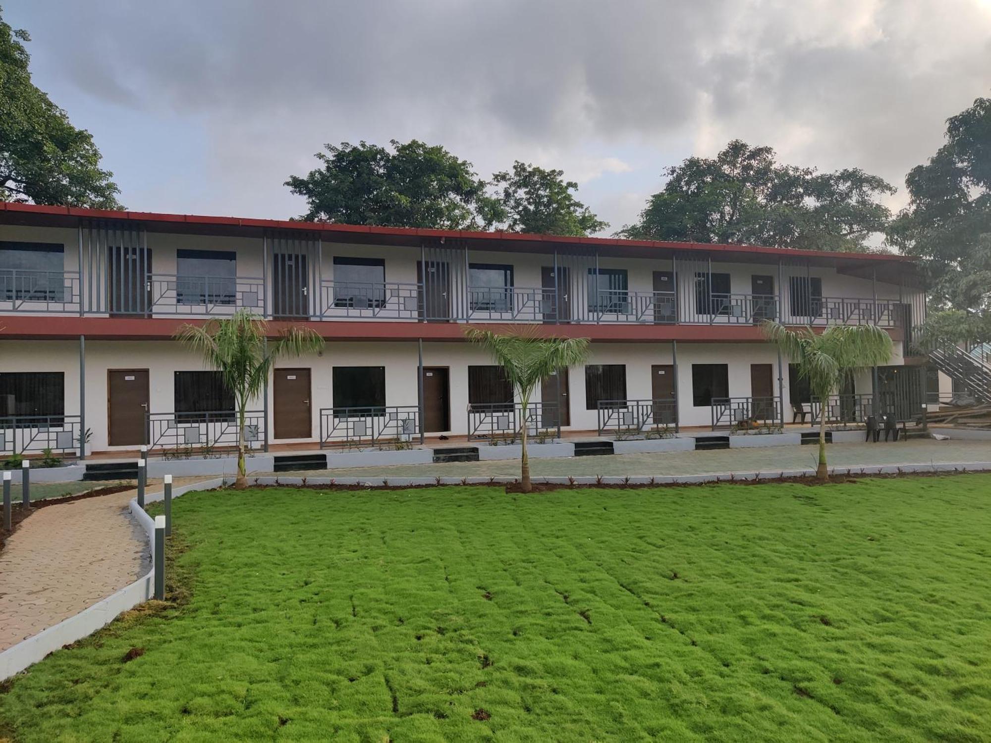 Pushp Vatika Resort & Lawns Nova Bombaim Exterior foto