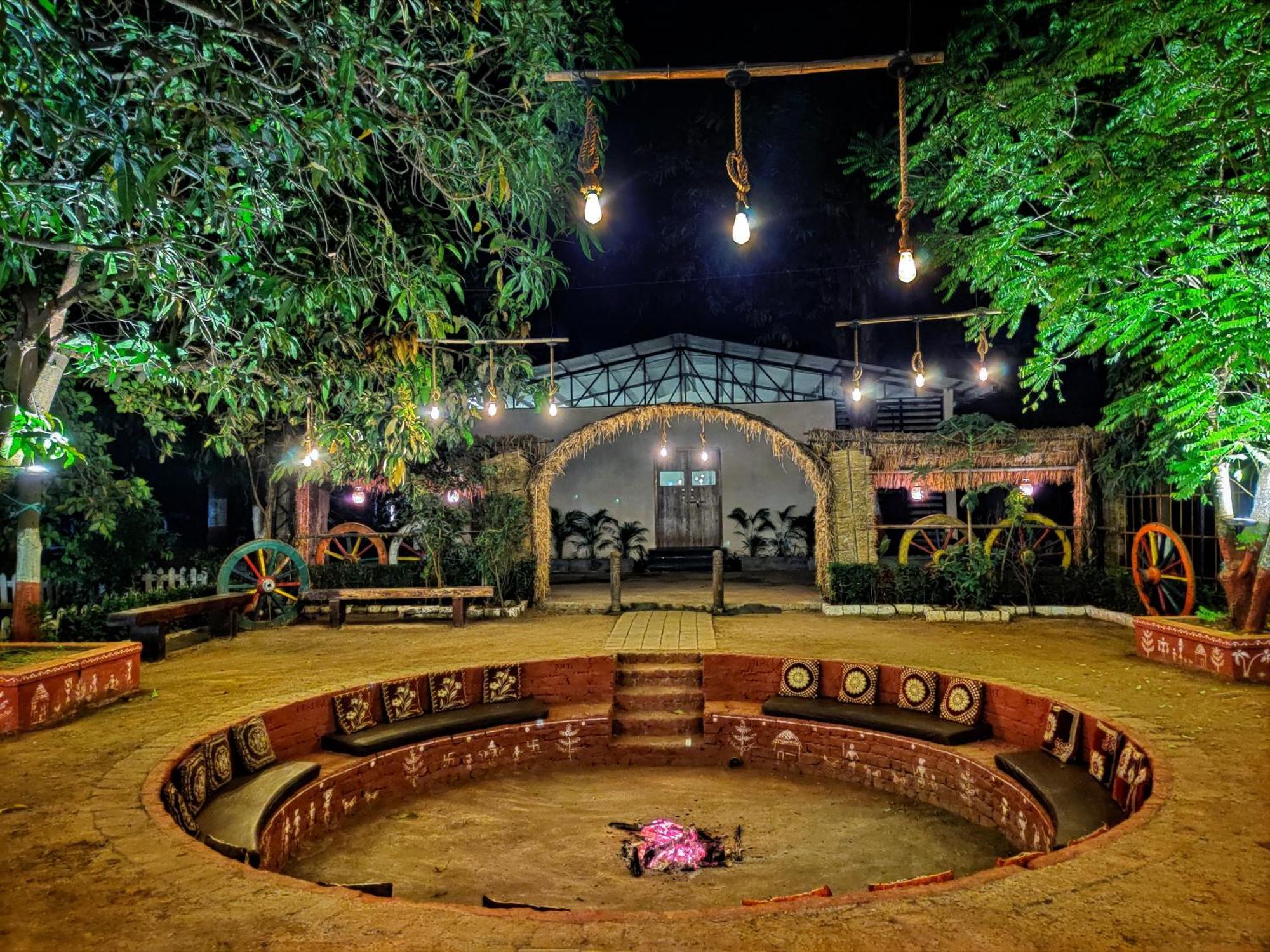 Pushp Vatika Resort & Lawns Nova Bombaim Exterior foto