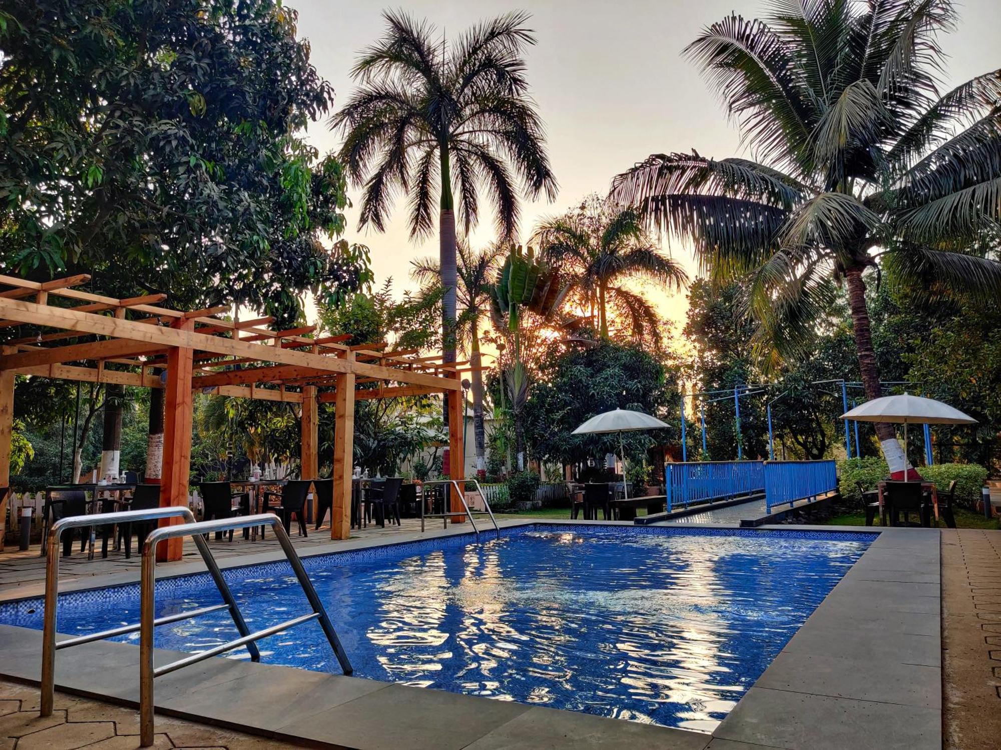Pushp Vatika Resort & Lawns Nova Bombaim Exterior foto