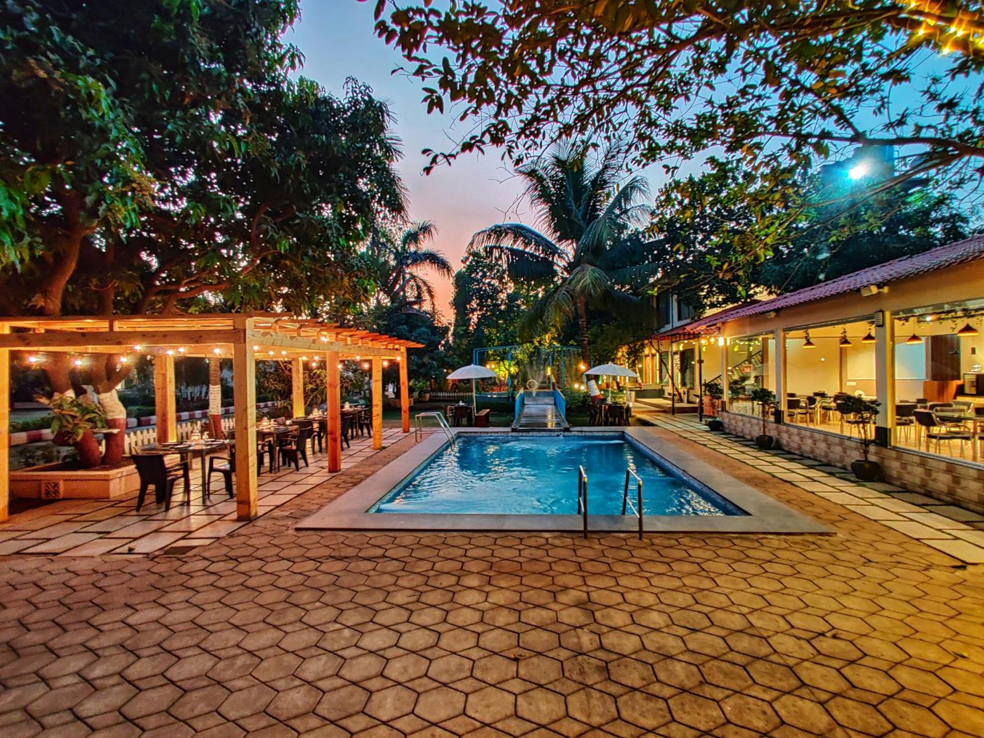 Pushp Vatika Resort & Lawns Nova Bombaim Exterior foto