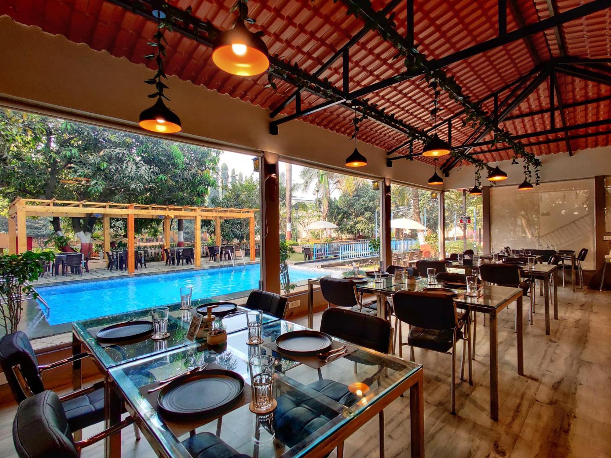 Pushp Vatika Resort & Lawns Nova Bombaim Exterior foto