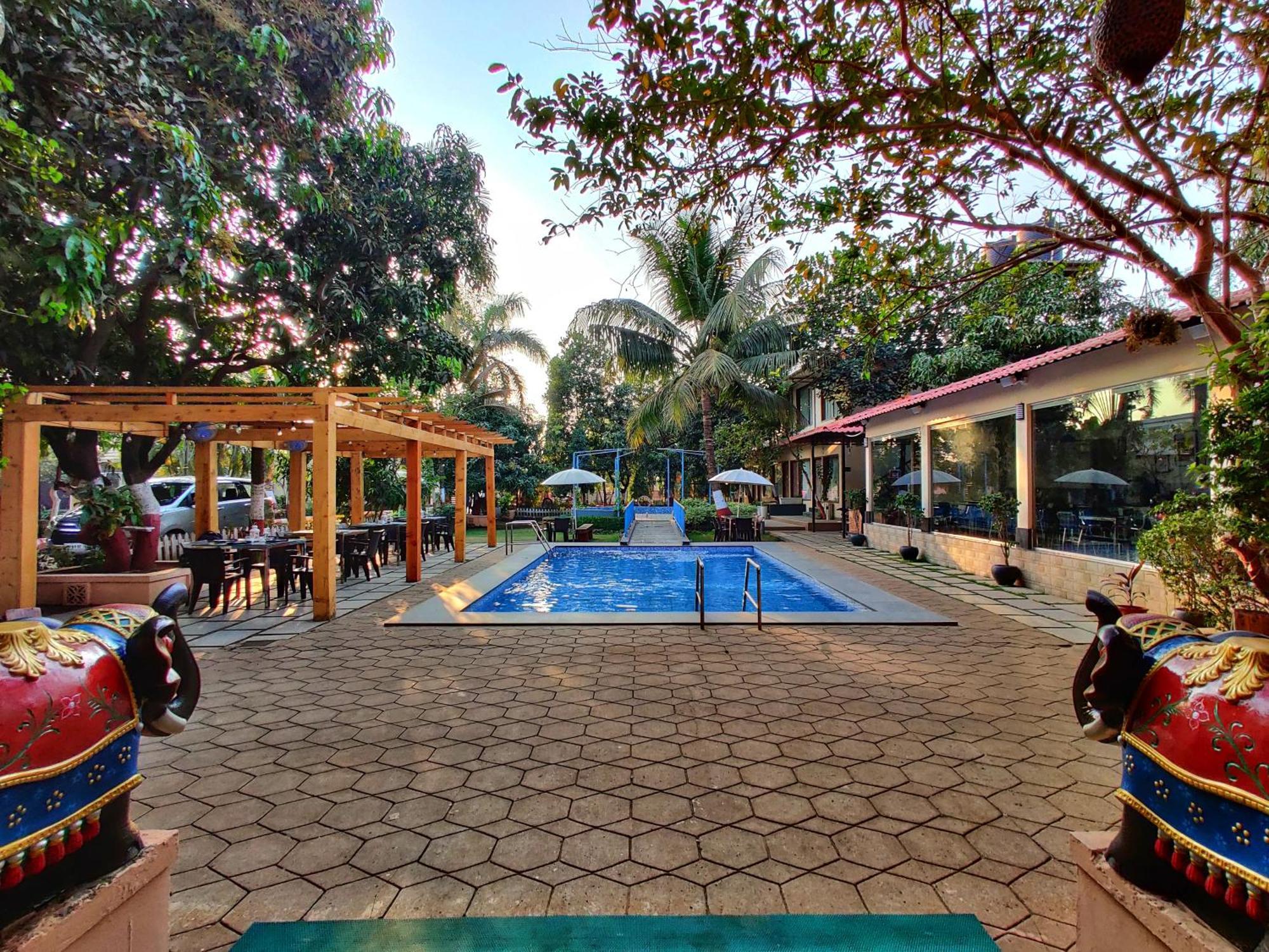 Pushp Vatika Resort & Lawns Nova Bombaim Exterior foto